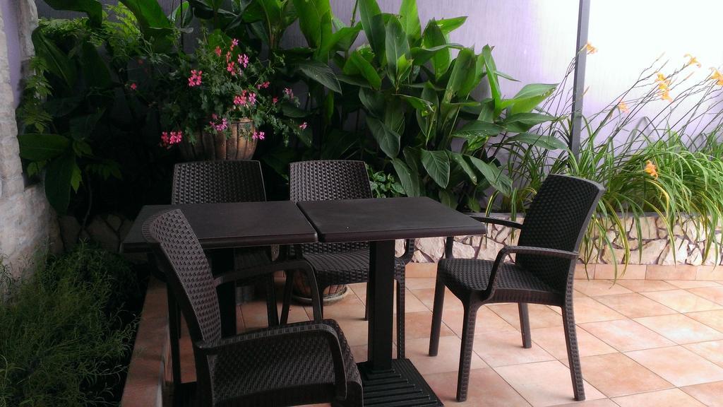 Aparthotel Viola Pjescana Uvala Exterior foto